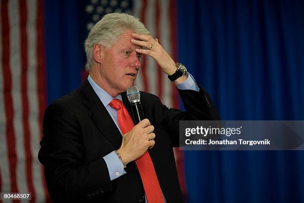 Former President Bill Clinton attends a "Solutions for America" event at Williamsburg County Recreation Center January 23, 2008 in Kingstree, South...
