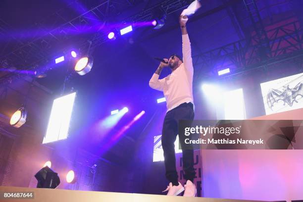 Swizz Beatz performs at Bacardi X The Dean Collection Present: No Commission on June 30, 2017 in Berlin, Germany.