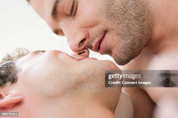 2 103点のgay Men Kissingのストックフォト Getty Images 2 103点のgay Men Kissingのストックフォト Getty Images