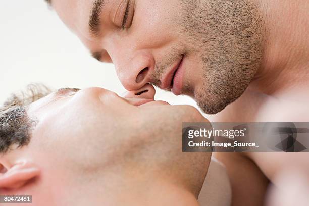 intimate gay couple - homoseksuele man stockfoto's en -beelden