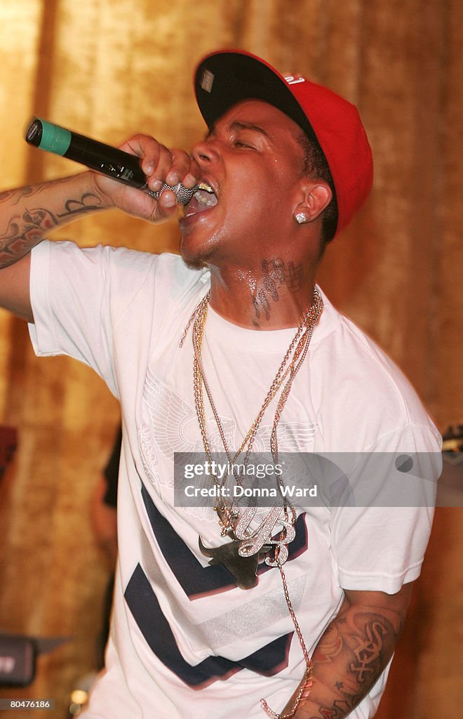 Singer Yung Berg performs as part of R&B Live With Ray J, Yung Berg... News Photo - Getty Images