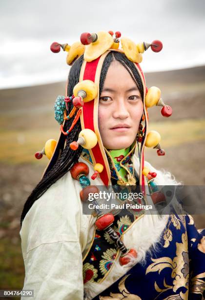 qinghai sposa nomade - provincia del qinghai foto e immagini stock
