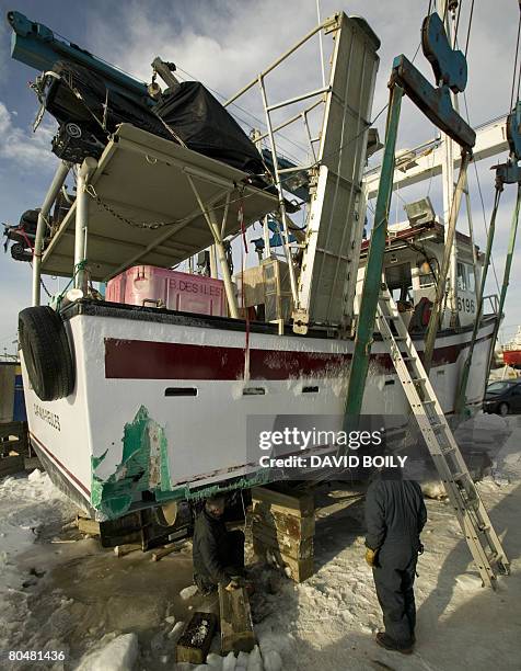 Annual Harp Seal hunt in the Gulf of St-Laurence. Men work on the Marie-Helena I, who was escorted back to port by the Canadian Coast Guard after its...