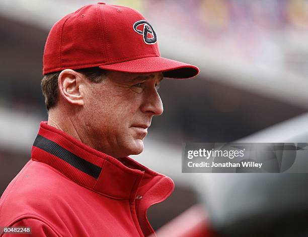 Manager Bob Melvin of the Arizona Diamondbacks watches the action during the game against the Cincinnati Reds at Great American Ball Park in...