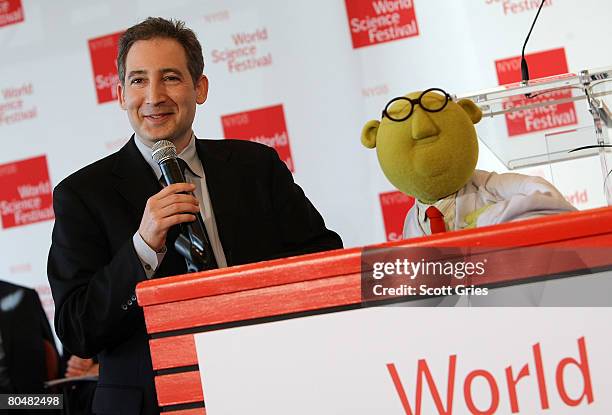 Muppet Scientist Dr Bunsen Honeydew Photos and Premium High Res ...