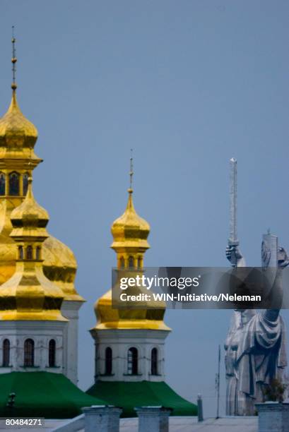 domes of orthodox temple - kiew stock-fotos und bilder