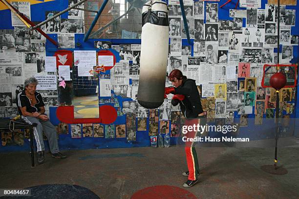 female boxer training - boxing poster stock pictures, royalty-free photos & images