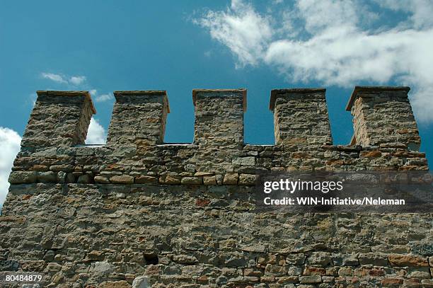 ancient castle wall with dents - castle wall bildbanksfoton och bilder