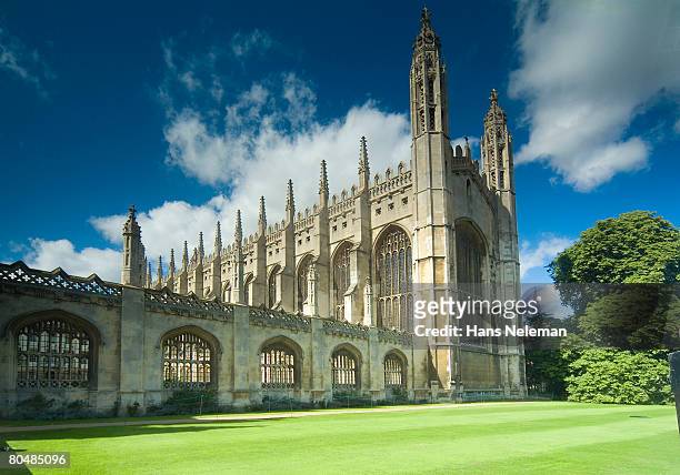 england, cambridge trinity college, low angle view - cambridge inghilterra foto e immagini stock