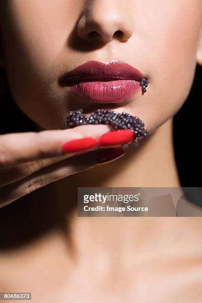 woman eating caviar - kaviaar stockfoto's en -beelden