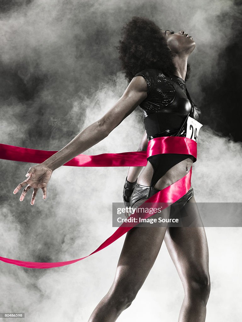 Um atleta na linha de acabamento