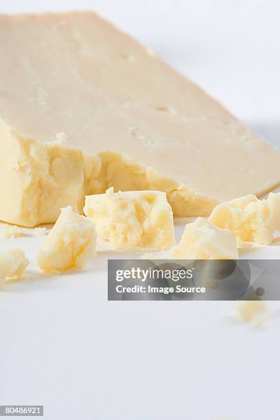 cheese - desmoronar fotografías e imágenes de stock