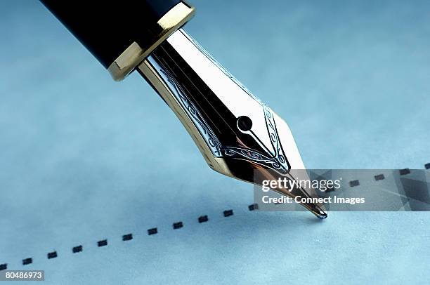 signing on the dotted line - vulpen stockfoto's en -beelden