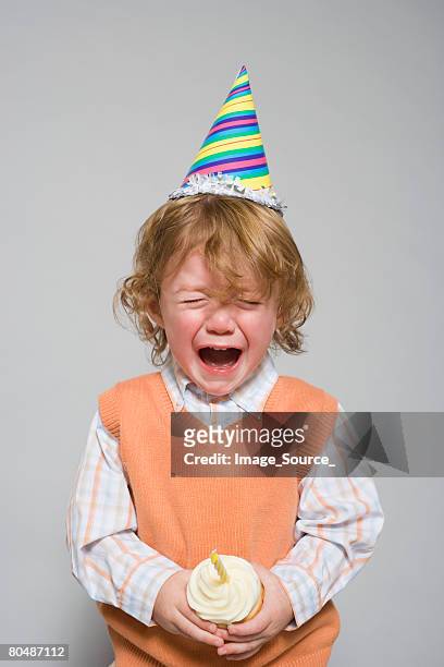 avere un bambino capriccioso - sad birthday foto e immagini stock