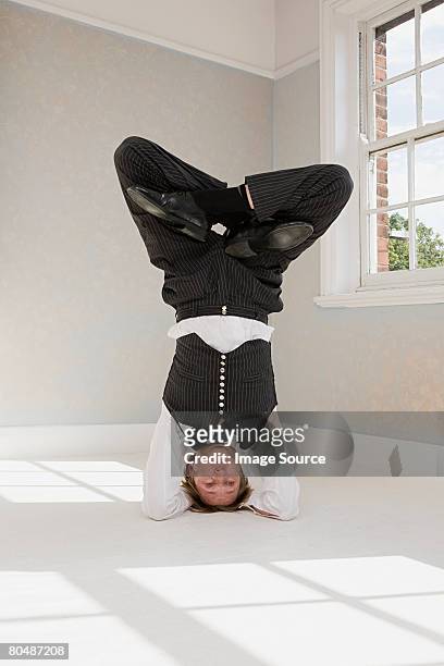 contortionist doing a headstand - contortionist stock pictures, royalty-free photos & images