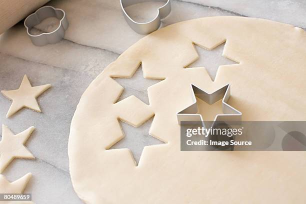 cookie dough and cookie cutters - pastry cutter bildbanksfoton och bilder