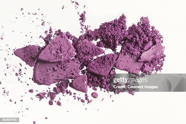 purple eyeshadow - purple eyeshadow imagens e fotografias de stock