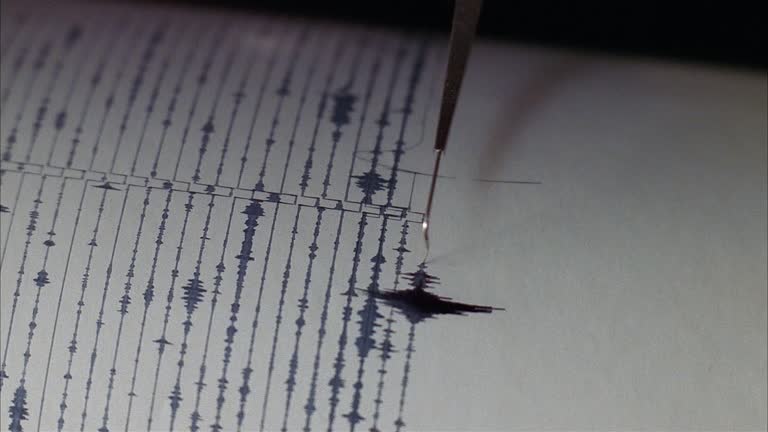 Contoh Simogram Seismograph Images Videos and HD Footage - Getty Images