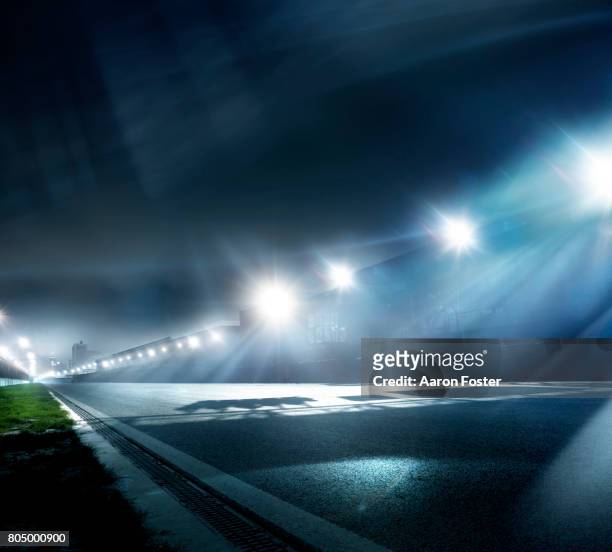 night race track straight - sports track foto e immagini stock