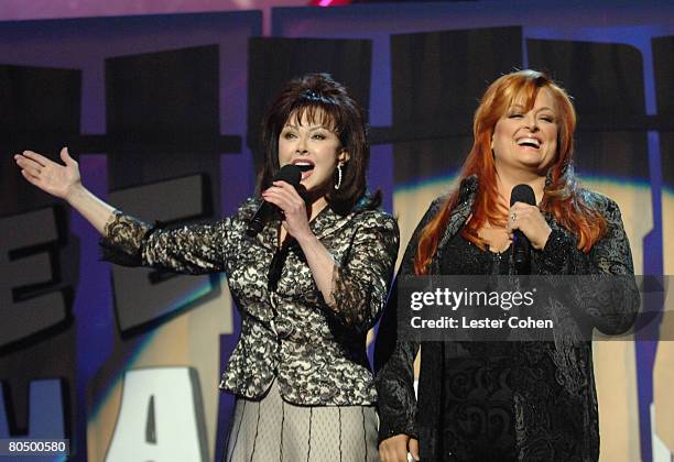 Naomi Judd and Wynonna Judd perform "Mama, He's Crazy"