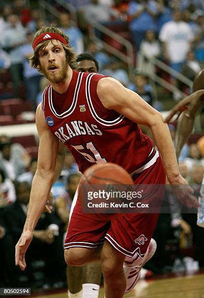 Steven Hill of the Arkansas Razorbacks goes after the loose ball against the North Carolina Tar Heels during the 2nd round of the East Regional of...