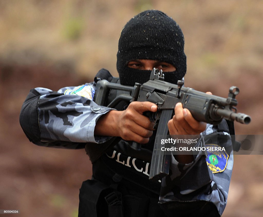 Honduran police "Cobra" commandos show t