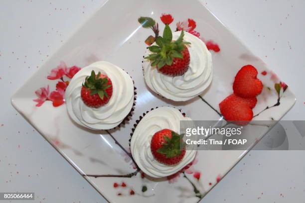 strawberry cupcakes on plate - strawberry and cream stock pictures, royalty-free photos & images
