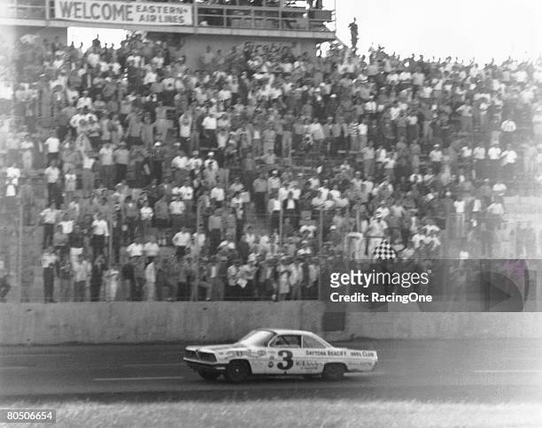 David Pearson won the World 600 at Charlotte Motor Speedway in 1961 driving the Ray Fox Pontiac. Pearson was also fast qualifier.