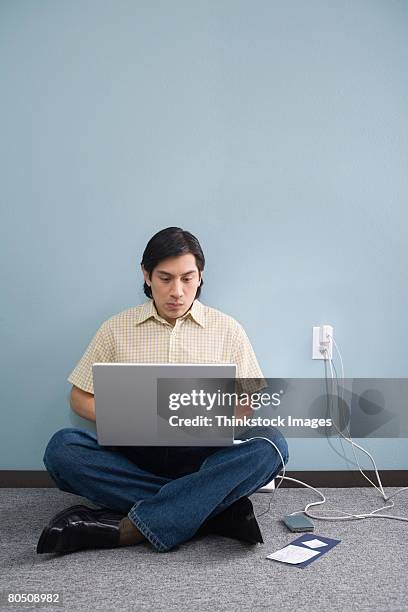 Laptop Plugged Into Power Photos and Premium High Res Pictures - Getty ...