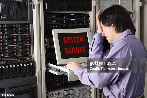 Computer System Failure Photos and Premium High Res Pictures - Getty Images