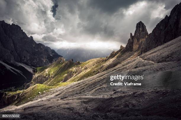 hiking in the dolomites - gesteinsart stock-fotos und bilder