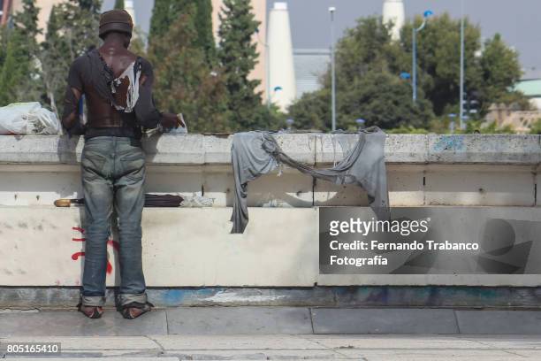 immigrant refugee alone in the street of the city - africa immigration stock pictures, royalty-free photos & images