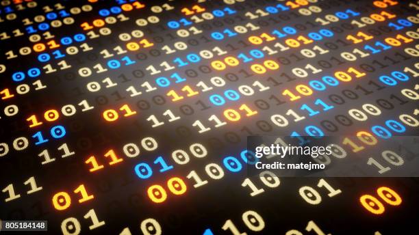 nombres binaires dataset bas angle - bit photos et images de collection