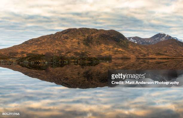 loch na h-achlaise #12 in color - lochan na h'achlaise stock pictures, royalty-free photos & images