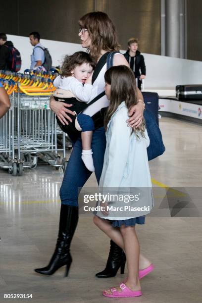 Actress Milla Jovovitch, her daughters Dashiel Edan Anderson and Ever Gabo Anderson arrive at Charles-de-Gaulle airport on July 1, 2017 in Paris,...