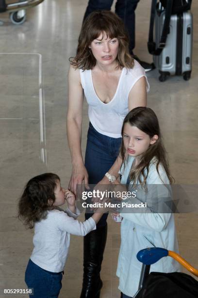 Actress Milla Jovovitch, her daughters Dashiel Edan Anderson and Ever Gabo Anderson arrive at Charles-de-Gaulle airport on July 1, 2017 in Paris,...