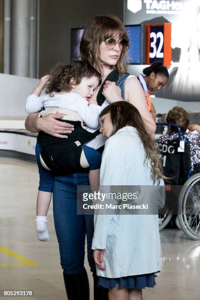 Actress Milla Jovovitch, her daughters Dashiel Edan Anderson and Ever Gabo Anderson arrive at Charles-de-Gaulle airport on July 1, 2017 in Paris,...
