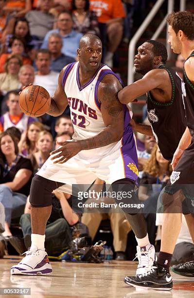 Shaquille O'Neal of the Phoenix Suns is guarded by Al Jefferson of the Minnesota Timberwolves in an NBA game played at U.S. Airways Center on April...