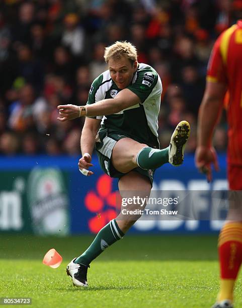 Peter Hewat of Irish kicks a penalty during the Heineken Cup Quarter Final match between London Irish and Perpignan at The Madejski Stadium on April...