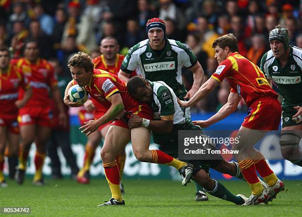 Chris Cusiter of Perpignan is tackled during the Heineken Cup Quarter Final match between London Irish and Perpignan at The Madejski Stadium on April...