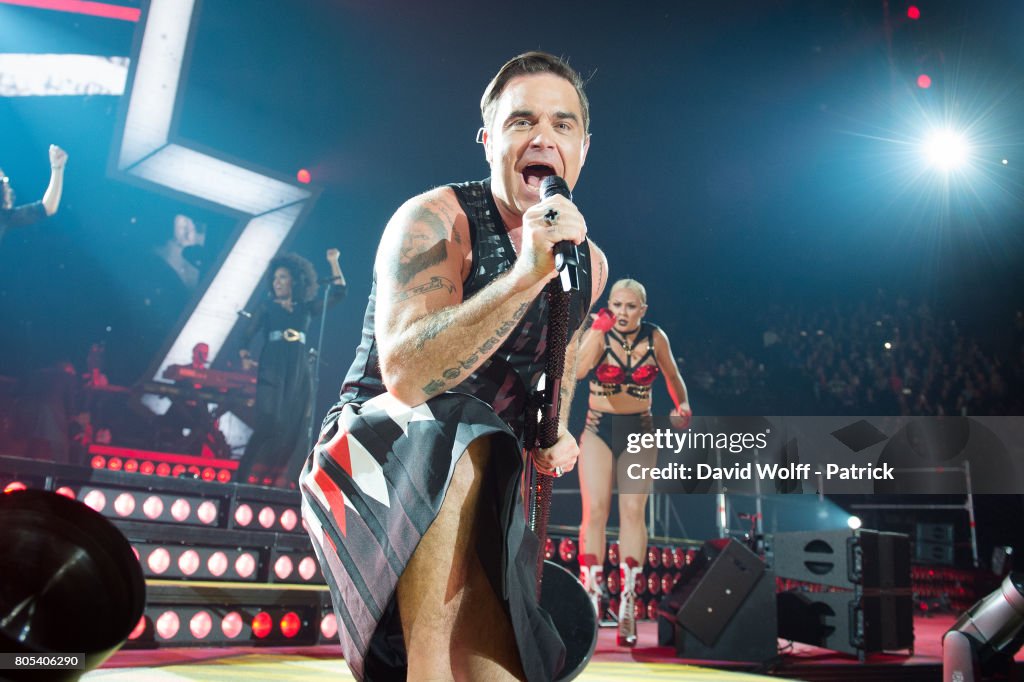 Robbie Williams Performs At AccorHotels Arena