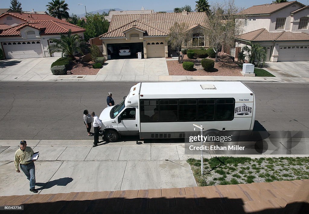 Foreclosed Homes Are The Attraction On Repo Bus Tours