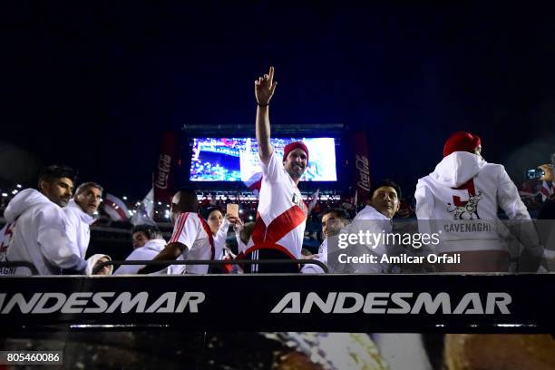 Fernando Cavenaghi greets fans next to Esteban Fuertes and Leonardo Astrada during Fernando Cavenaghi's farewell match at Monumental Stadium on July...