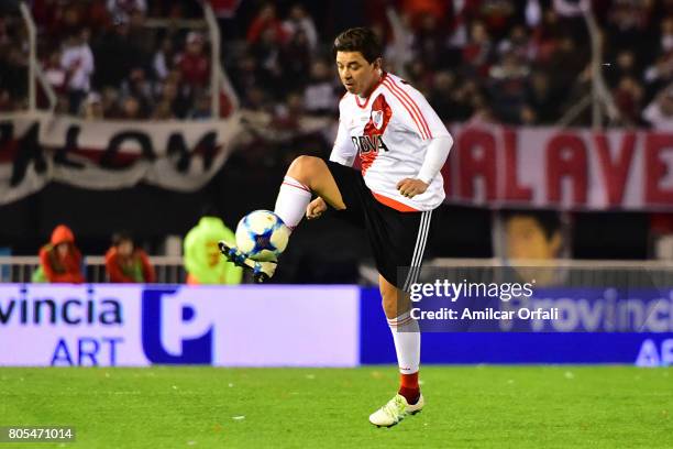 Marcelo Gallardo controls the ball during Fernando Cavenaghi's farewell match at Monumental Stadium on July 01, 2017 in Buenos Aires, Argentina.