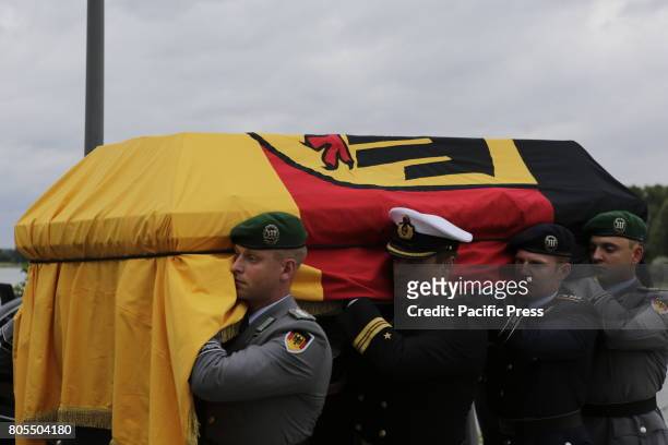 Soldiers carry the coffin of Helmut Kohl from the MS Mainz to the hearse.The coffin of former German Chancellor Helmut Kohl arrived in Speyer on...