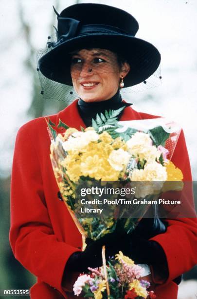 UNITED KINGDOM PRINCESS DIANA AT SANDRINGHAM ON CHRISTMAS DAY, THE PRINCESS IS WEARING A RED COAT AND A BROAD-BRIMMED BLACK HAT, SHE IS CARRYING A...