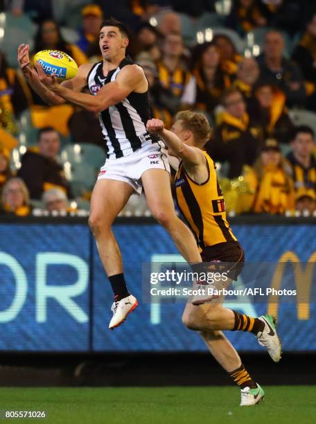 Scott Pendlebury of the Magpies marks the ball during the round 15 AFL match between the Hawthorn Hawks and the Collingwood Magpies at Melbourne...