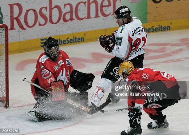 Philip Gogulla of Cologne challenges Ian Gordon and Layne Ulmer of Frankfurt during the DEL Play-Off semi final Bundesliga match between Koelner Haie...