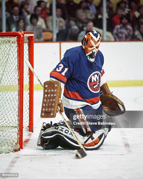 Billy Smith of the New York Islanders tends goal in game against the Boston Bruins at the Boston Garden.