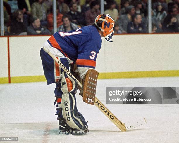 Billy Smith of the New York Islanders tends goal in game against the Boston Bruins at the Boston Garden.